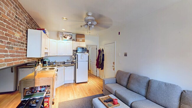 96 Prince St, Unit 1 in Boston, MA - Foto de edificio - Building Photo