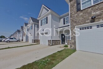 3713 Oak Leaf Wy in Greenville, NC - Building Photo - Building Photo