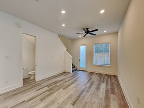 221 Oriole St in Houston, TX - Building Photo - Building Photo