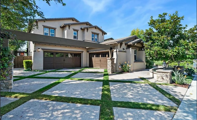 6839 Helenite Pl in Carlsbad, CA - Foto de edificio - Building Photo