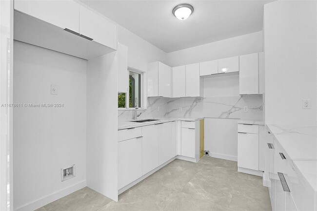 1536 NE 111th St in Miami, FL - Building Photo - Building Photo