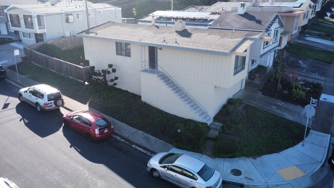 360 Eastmoor Ave in Daly City, CA - Building Photo - Building Photo