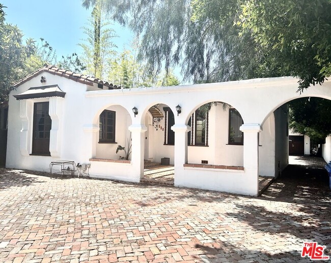449 N Sweetzer Ave in Los Angeles, CA - Building Photo - Building Photo