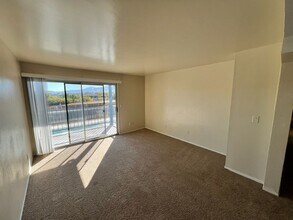2555 Clear Acre Ln in Reno, NV - Building Photo - Building Photo