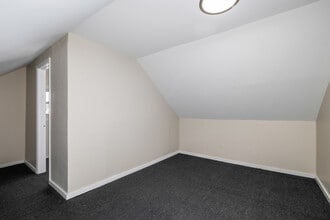 17 Juliustown Rd in Browns Mills, NJ - Building Photo - Interior Photo