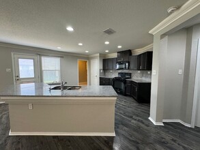 1242 Big Lake in San Antonio, TX - Foto de edificio - Building Photo