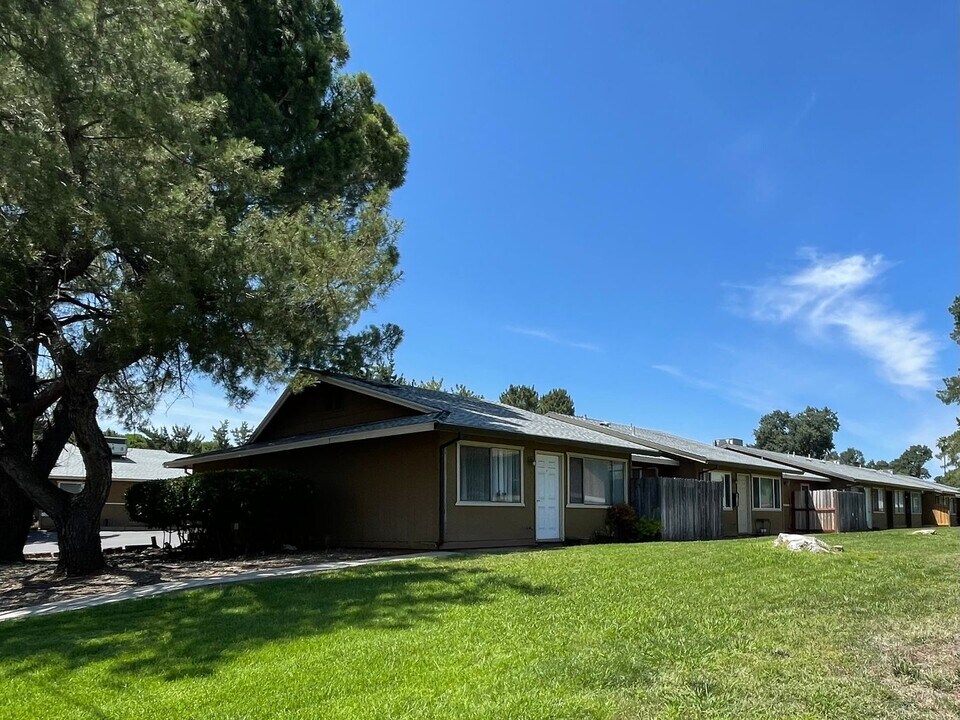 2402-2402 Wilson Ave in Redding, CA - Building Photo