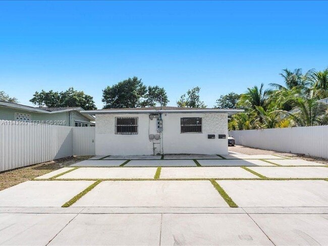 812 NW 55th Terrace in Miami, FL - Building Photo - Building Photo