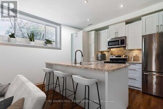 19 Ivy Lea Crescent in Toronto, ON - Building Photo - Building Photo