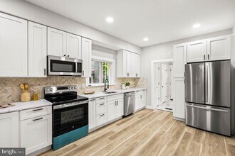 5113 W Thompson St in Philadelphia, PA - Building Photo - Building Photo