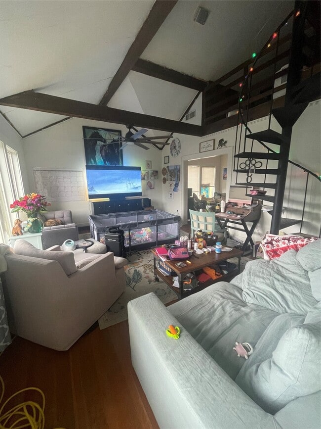 property at 1971 W Lamar St