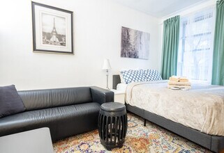 328 E 74th St in New York, NY - Building Photo - Building Photo