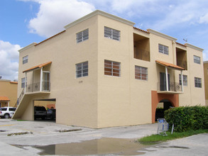 Villa Catalina in Hialeah, FL - Building Photo - Building Photo