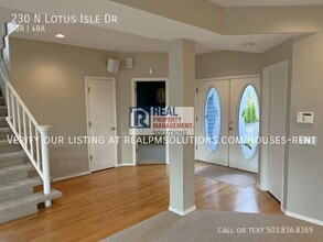 230 N Lotus Isle Dr in Portland, OR - Building Photo - Building Photo
