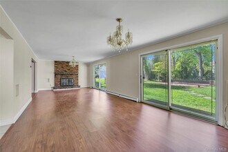 17 North Rd in Great Neck, NY - Building Photo - Building Photo