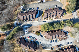 Pondcliff in Niantic, CT - Building Photo - Building Photo