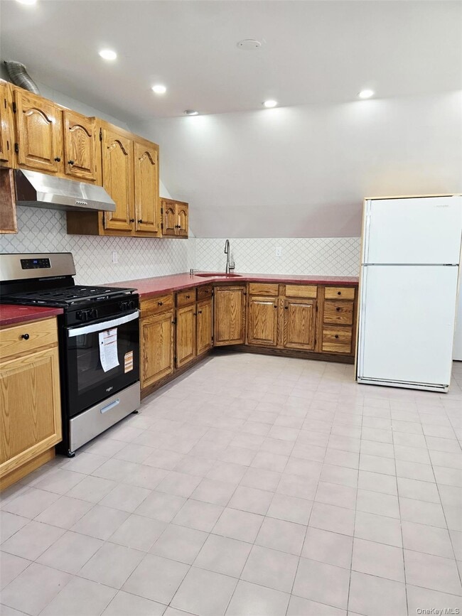 property at 3913 Lyme Ave