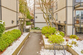 Mariner Mews in Vancouver, BC - Building Photo - Building Photo