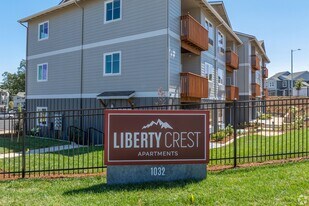 LIBERTY CREST APARTMENTS in Salem, OR - Building Photo