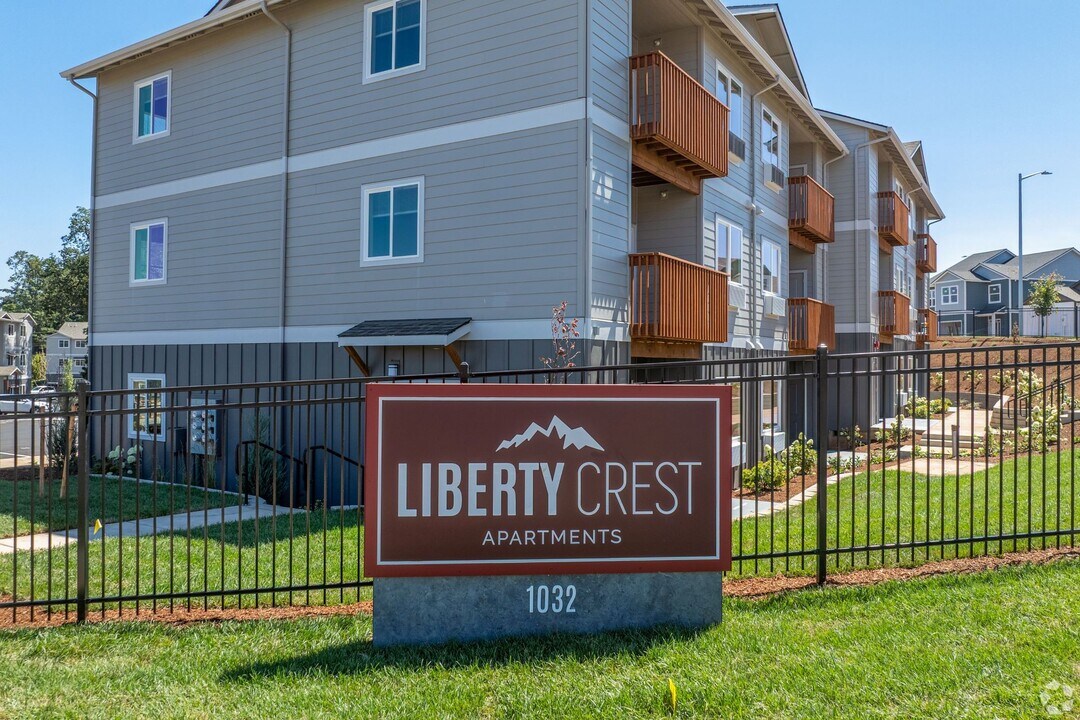 LIBERTY CREST APARTMENTS in Salem, OR - Foto de edificio