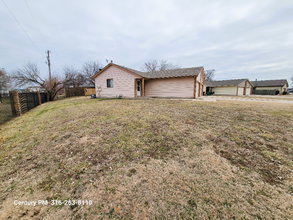 9142 E Funston St in Wichita, KS - Building Photo - Building Photo