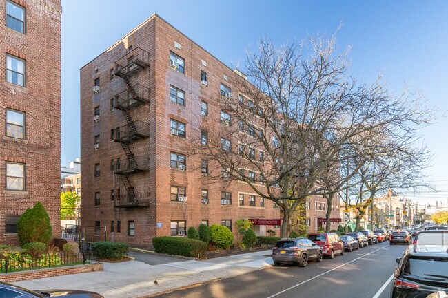 2514 31st Ave in Long Island City, NY - Foto de edificio - Building Photo