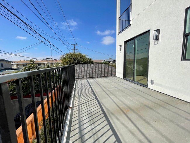 4514 Lomita St in Los Angeles, CA - Building Photo - Building Photo