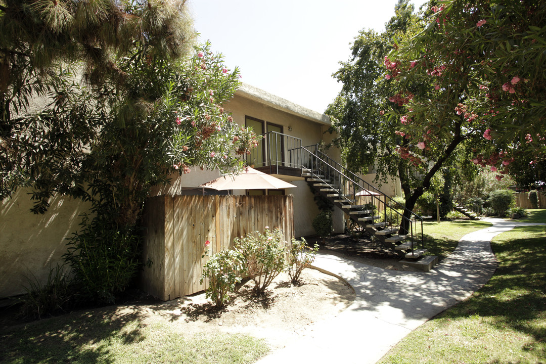 Garden View Apartments in Bakersfield, CA - Foto de edificio