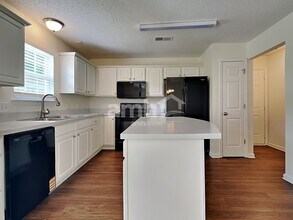 6335 Dumont Ln in Charlotte, NC - Building Photo - Building Photo