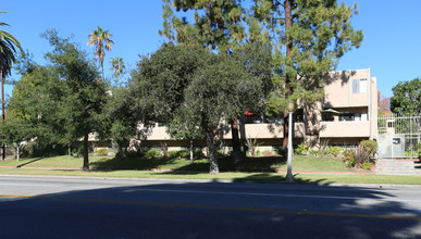 1425 Orange Grove Blvd in Pasadena, CA - Foto de edificio - Building Photo