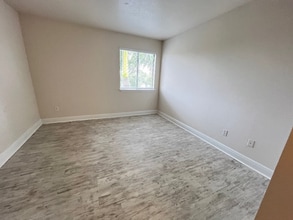 2885 Winkler Ave in Ft. Myers, FL - Building Photo - Building Photo