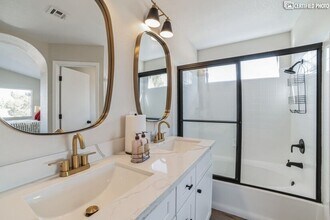 884 Carnival Ave in Las Vegas, NV - Building Photo - Building Photo
