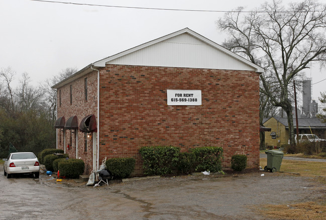 900 Carthage Hwy in Lebanon, TN - Foto de edificio - Building Photo