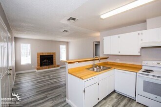 2755 Jennydiane Dr in Las Vegas, NV - Building Photo - Building Photo