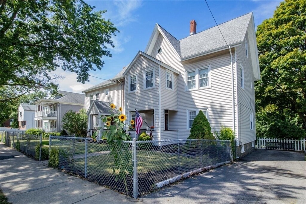 715 Truman Pkwy in Boston, MA - Building Photo