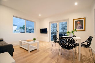 3666 NE 168th St in North Miami Beach, FL - Building Photo - Building Photo