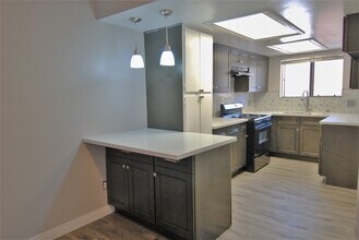 746 N Eucalyptus Ave in Inglewood, CA - Building Photo - Building Photo