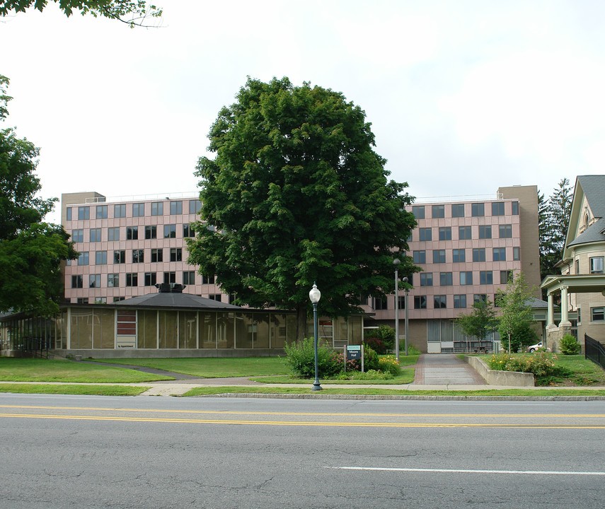 30-46 Union Ave in Saratoga Springs, NY - Foto de edificio