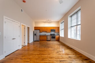 Alden Lofts in Fall River, MA - Foto de edificio - Interior Photo