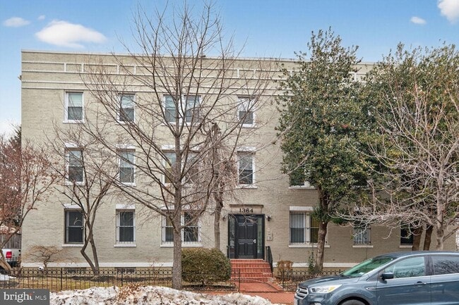1364 Constitution Ave NE in Washington, DC - Foto de edificio - Building Photo