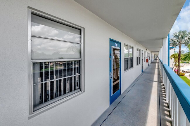 3017 Lincoln A in Boca Raton, FL - Building Photo - Building Photo