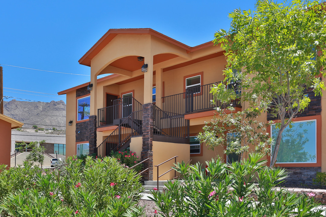 Double View Apartments in El Paso, TX - Building Photo