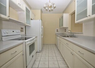 6000 Reims Rd in Houston, TX - Foto de edificio - Building Photo