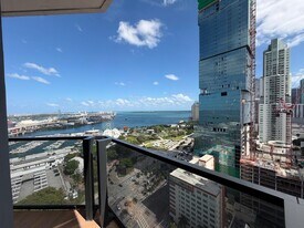 398 NE 5th St, Unit 2015 in Miami, FL - Building Photo