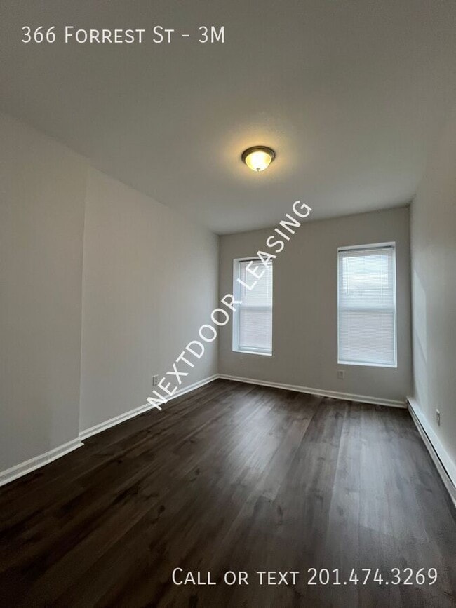 366 Forrest St in Jersey City, NJ - Building Photo - Building Photo