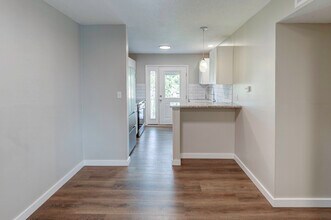 9115 Nieman Rd, Unit Apt 91111 unit 1 in Overland Park, KS - Building Photo - Building Photo