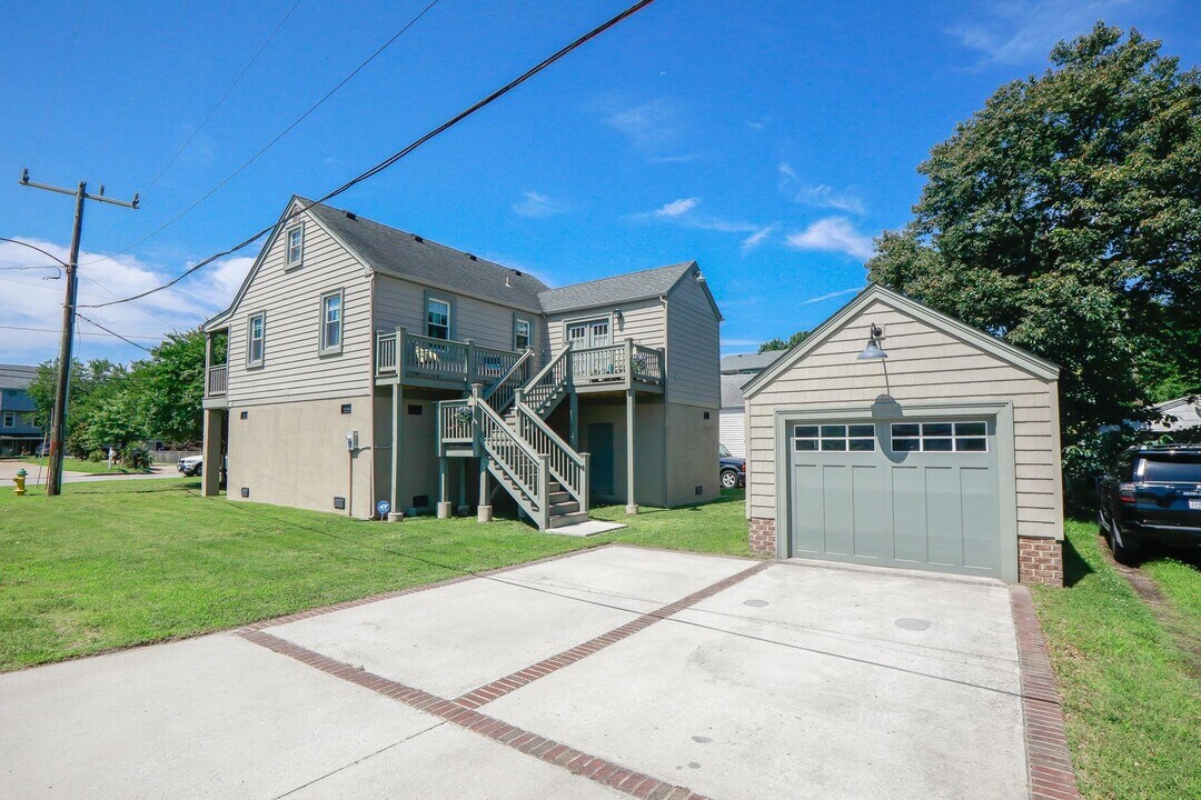 1040 Little Bay Ave in Norfolk, VA - Foto de edificio