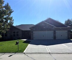 7605 Stonebridge Dr in Maryville, IL - Building Photo