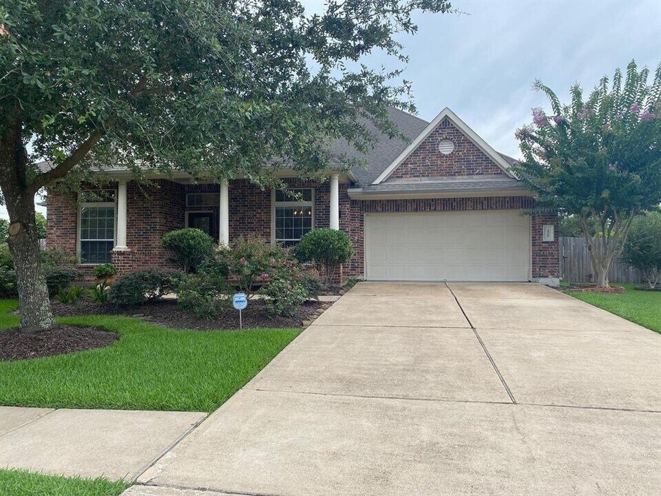 2506 Orchid Creek Dr in Pearland, TX - Building Photo