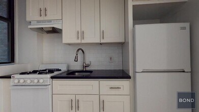 158 E 82nd St in New York, NY - Building Photo - Building Photo